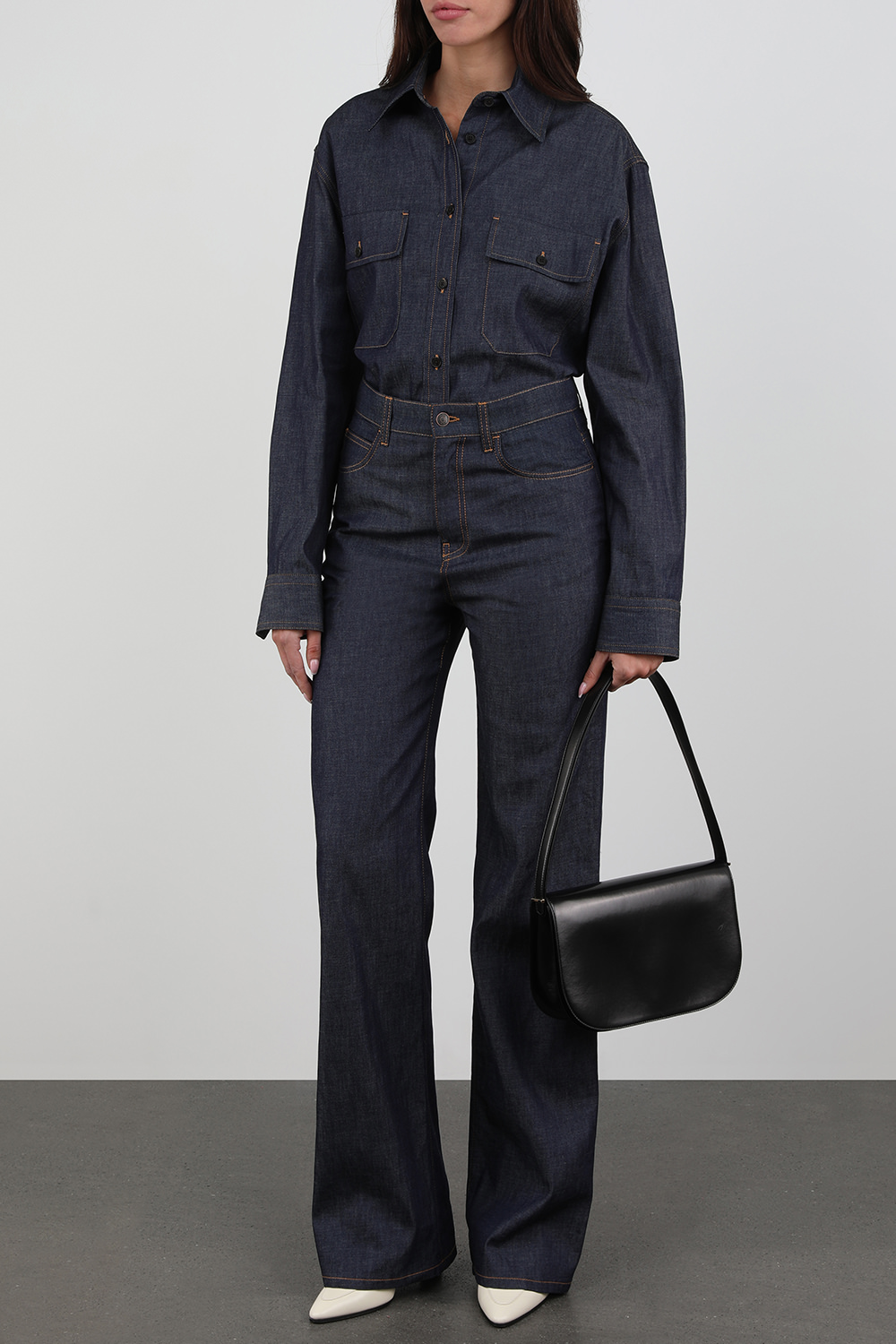 מכנסי ג'ינס בגזרה מתרחבת